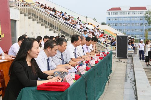 
我院舉行2017級新生軍訓總結大會暨開學典禮
