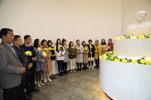 
我校黨委組織黨員代表赴日照市抗日戰爭紀念館開展“不忘初心、牢記使命”主題教育
